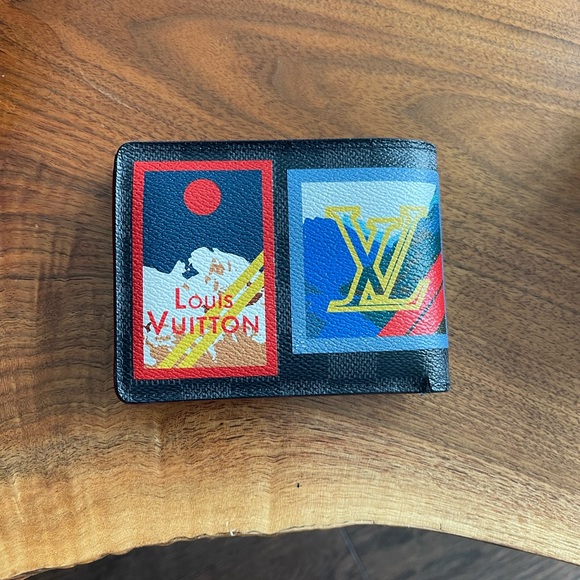 LOUIS VUITTON limited edition patches wallet - Picture 2 of 8